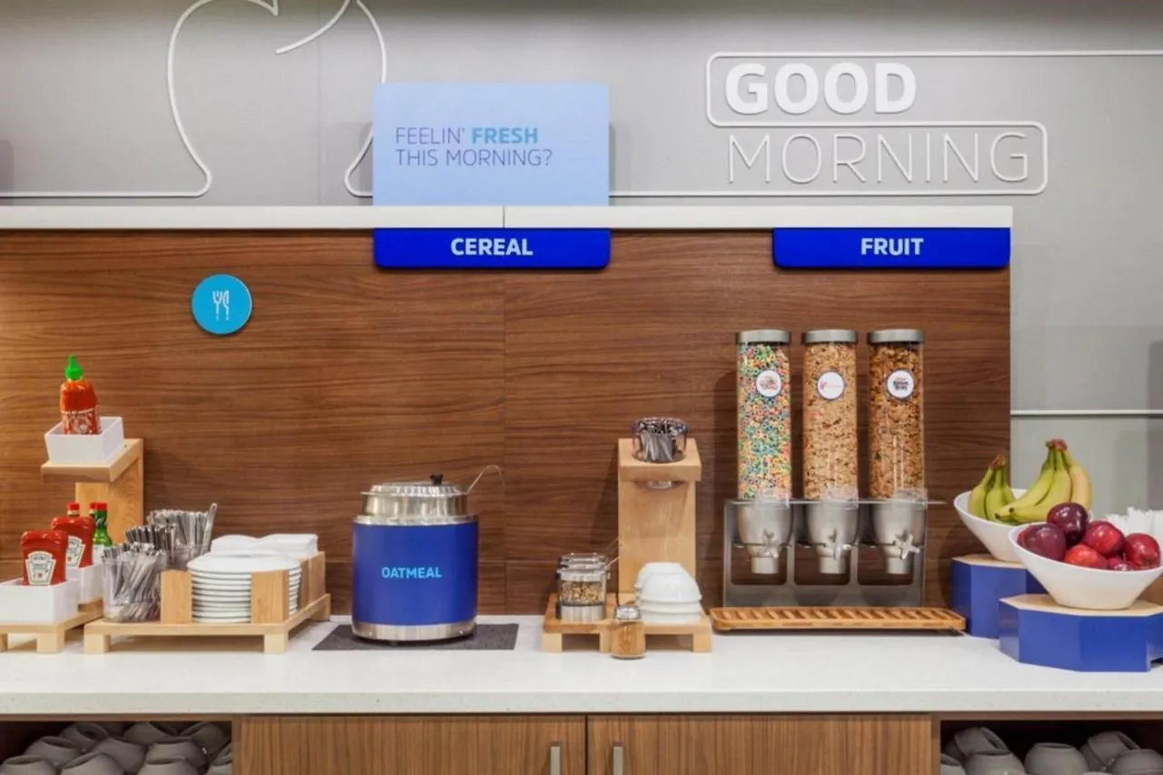 Holiday Inn Express & Suites - Phoenix West - Tolleson By Ihg 2*,